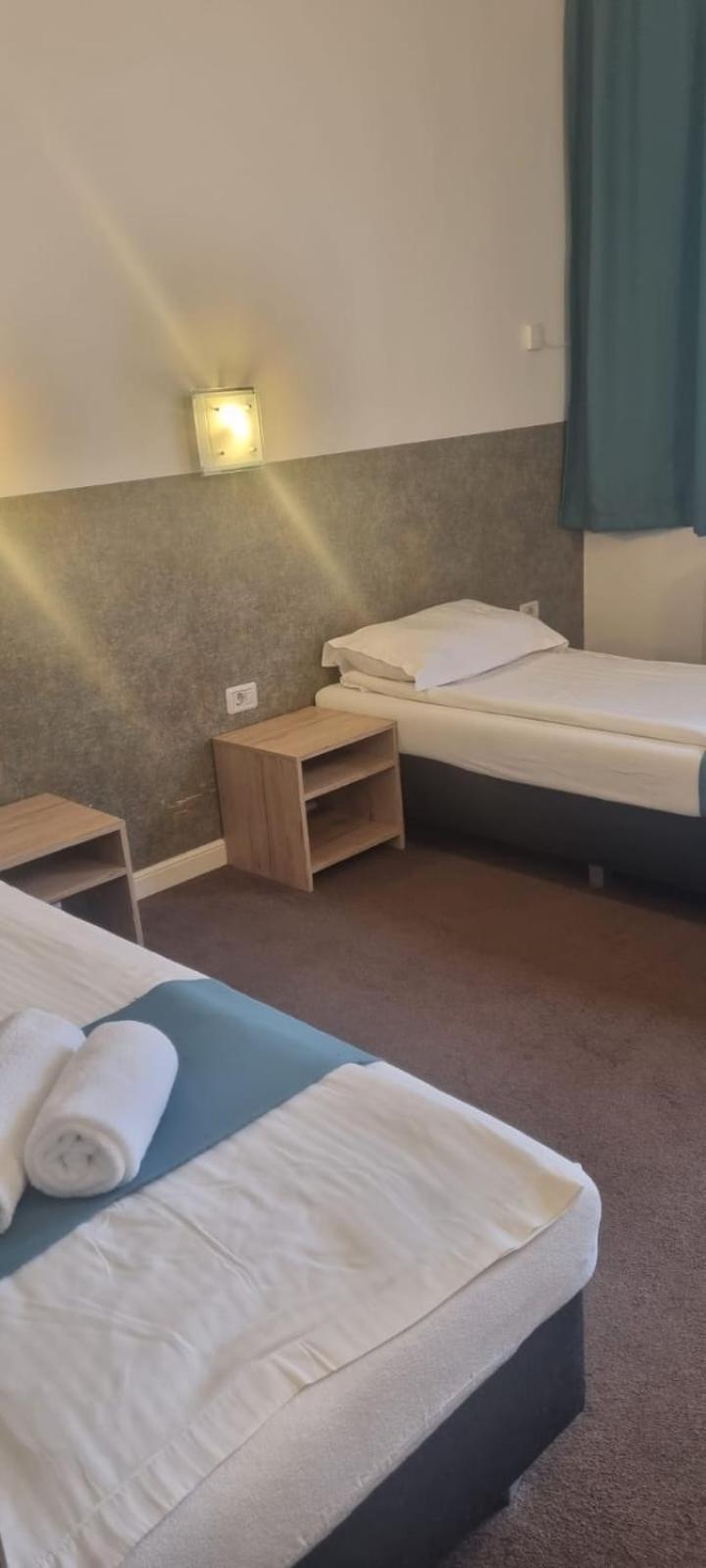 Motel Ruta 33 Арад Екстериор снимка