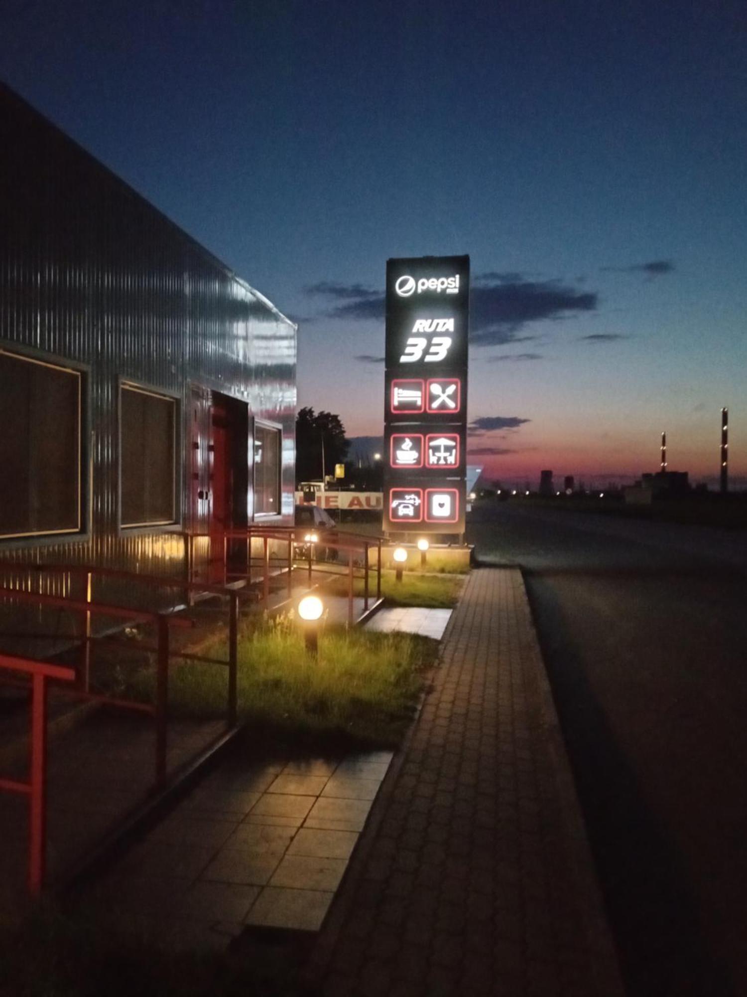 Motel Ruta 33 Арад Екстериор снимка