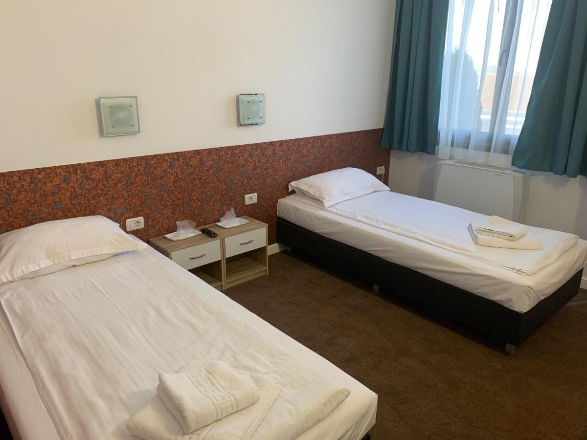 Motel Ruta 33 Арад Екстериор снимка